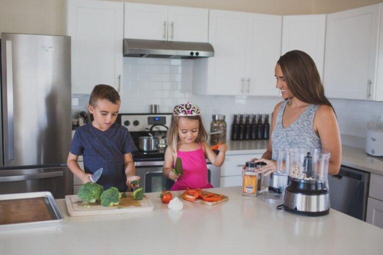 mom and kids in the kitchen