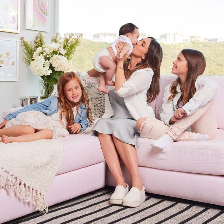 Jessica Alba with her children