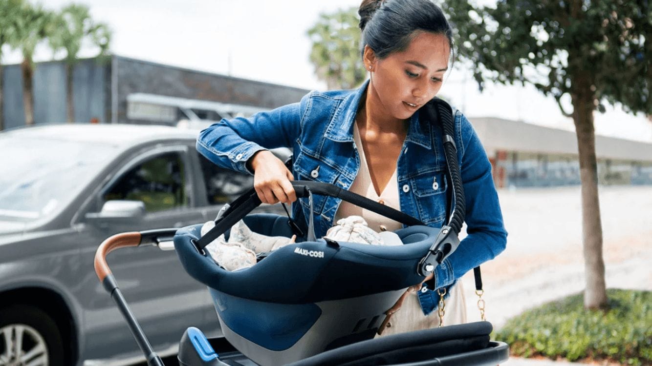 mom lifting car seat