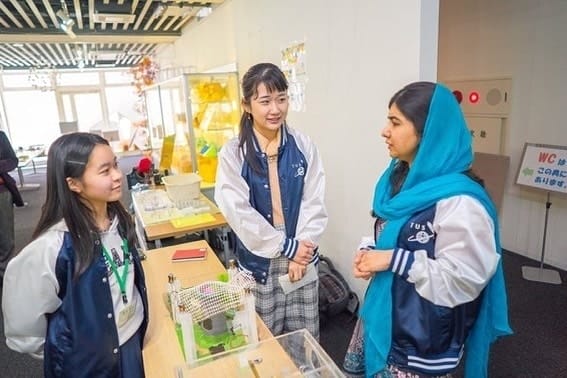 women helping at a charity