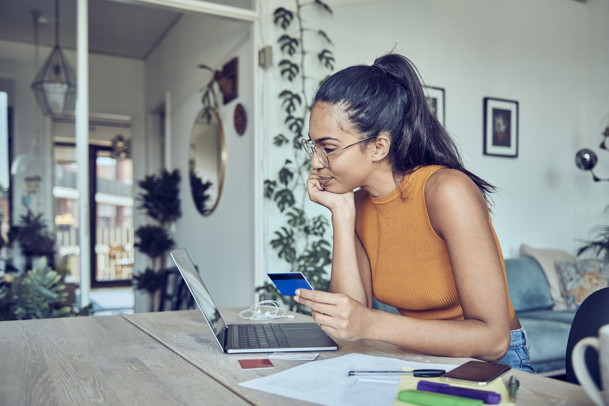 woman online shopping