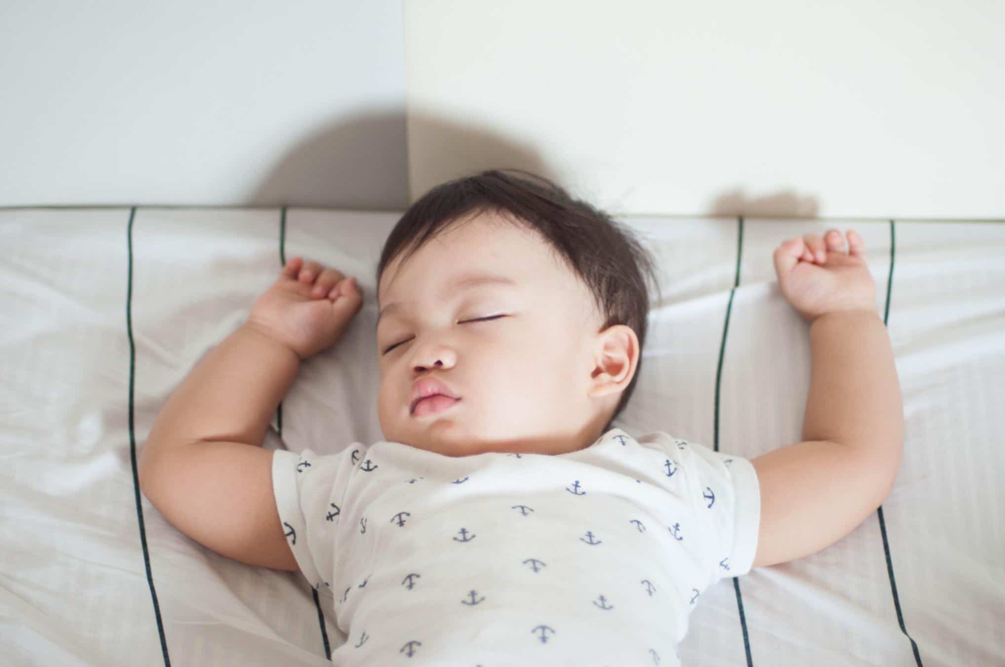 7-month-old baby sleeping on its back