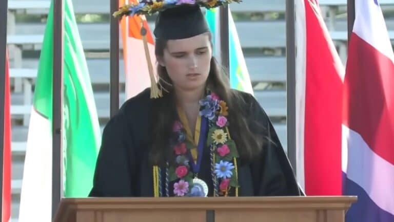 Nonspeaking student with autism delivers commencement speech