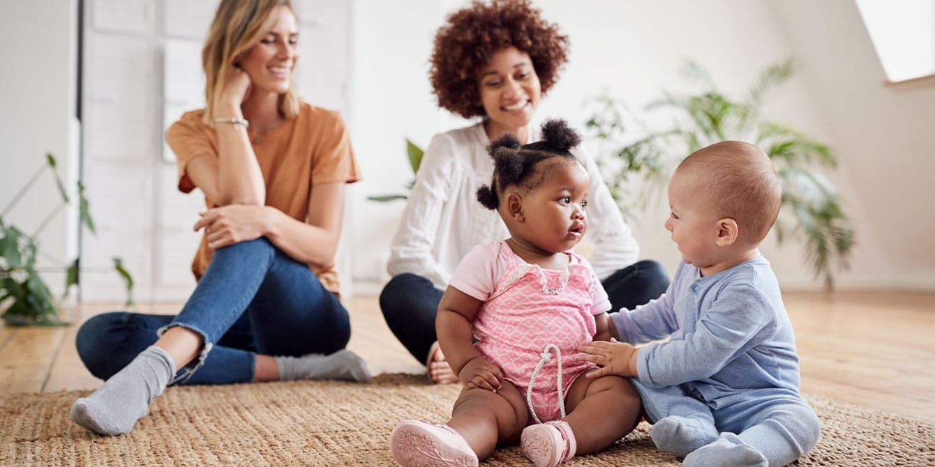 moms hanging out with their babies - i need mom friends