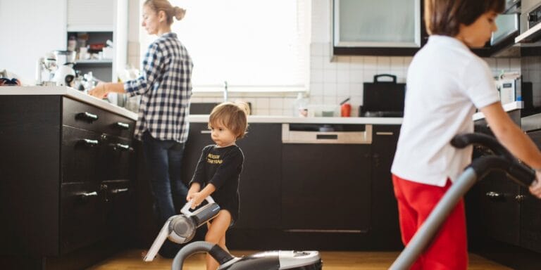 kids helping mom with housework-