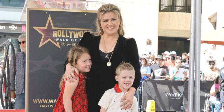 Kelly Clarkson poses with kids at Walk of Fame induction