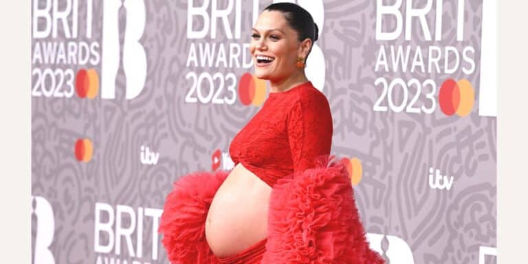 Jessie J walks red carpet with baby bump