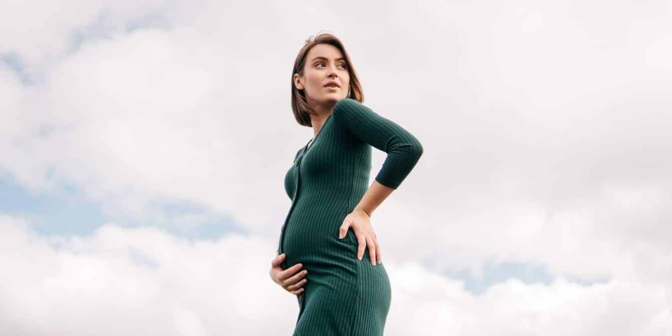 pregnant woman against sky- air quality alerts and pregnancy