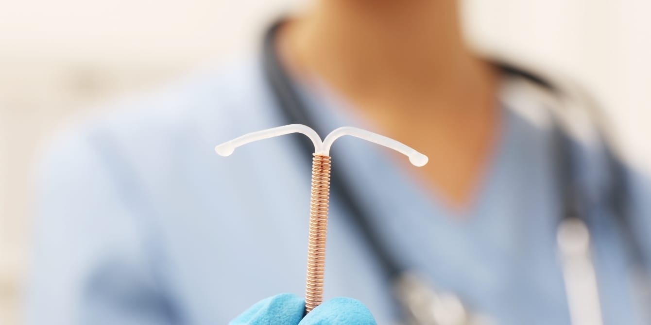 doctor holding iud - IUD and ovarian cancer