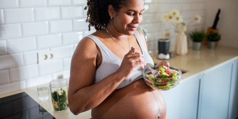 pregnant woman eating salad pregnant women have micronutrient deficiencies