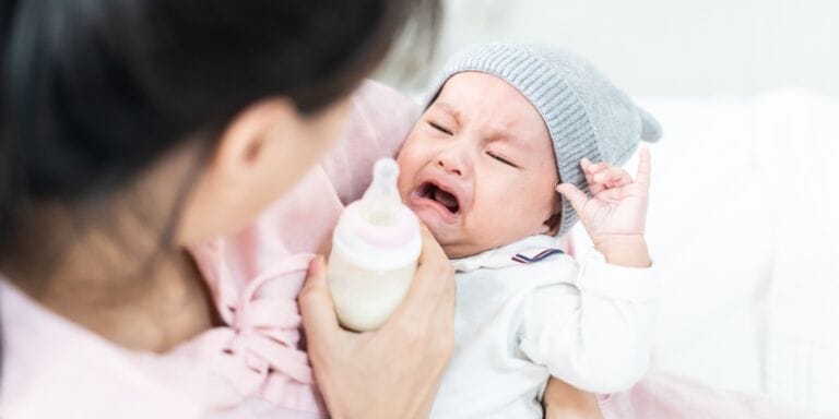 baby crying about bottle breastmilk lipase